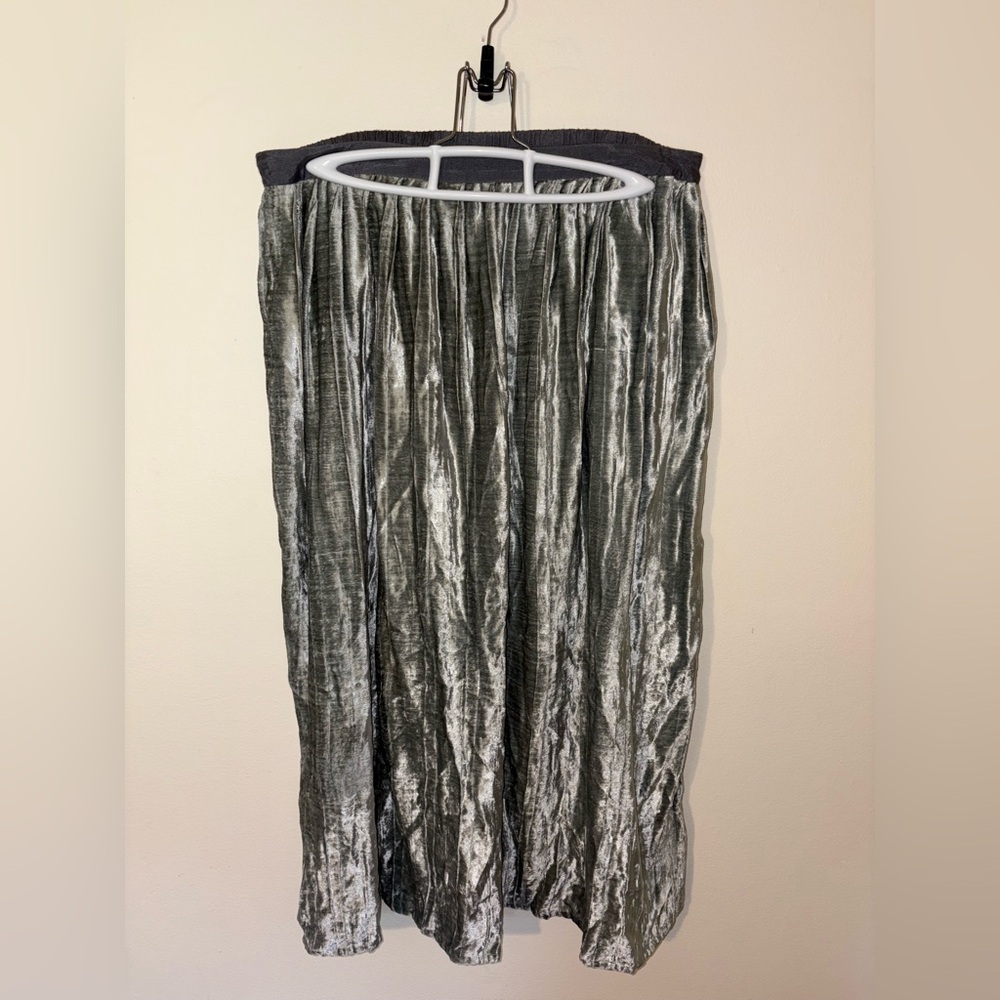 Women’s Bl-Nk London Velvet Pleated Midi Skirt Size Medium